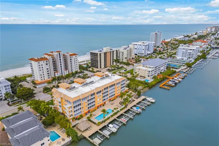 9566 Gulf Shore Dr 201, Naples, Florida 34108