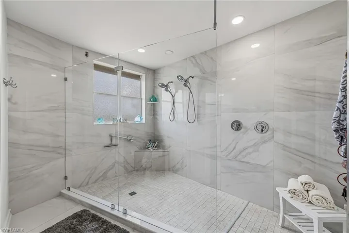 9566 Gulf Shore Dr 201, Naples, Florida 34108