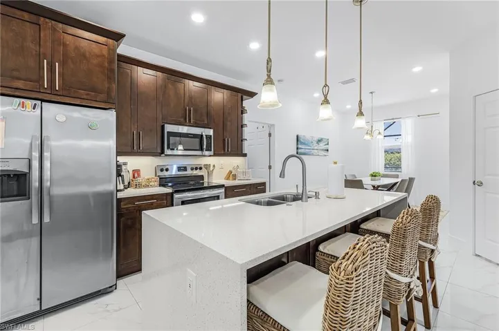 1015 Sw 15th Pl, Cape Coral, Florida 33991
