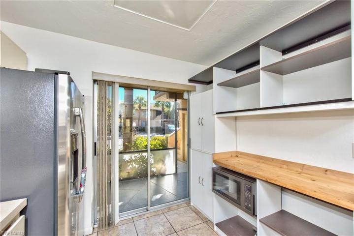 4130  Looking Glass  LN, Naples, FL 34112
