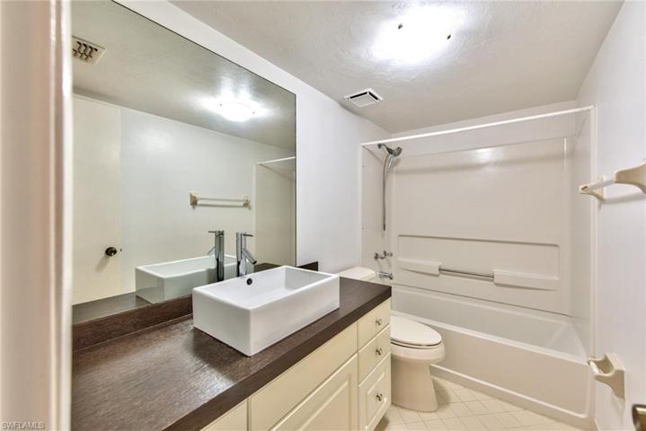 4130  Looking Glass  LN, Naples, FL 34112