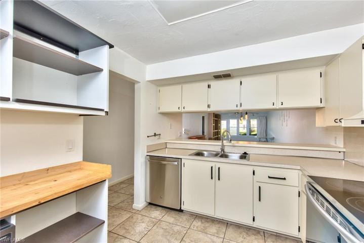 4130  Looking Glass  LN, Naples, FL 34112