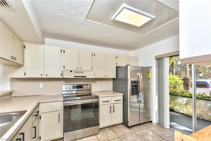 4130  Looking Glass  LN, Naples, FL 34112