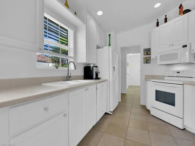 8084  Xenia  LN, Naples, FL 34114