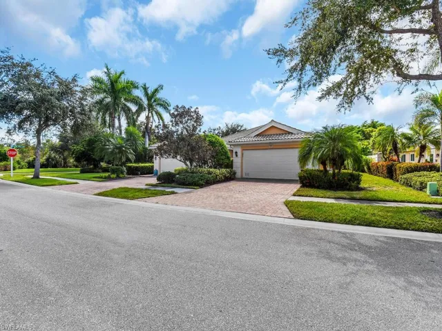 8084  Xenia  LN, Naples, FL 34114