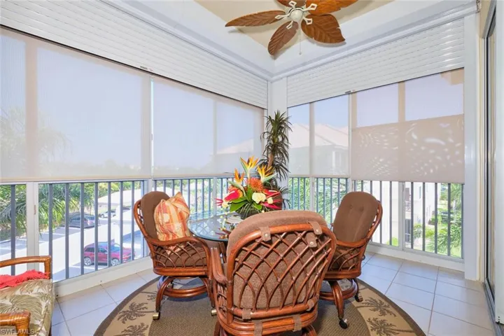 Sunroom with ceiling fan