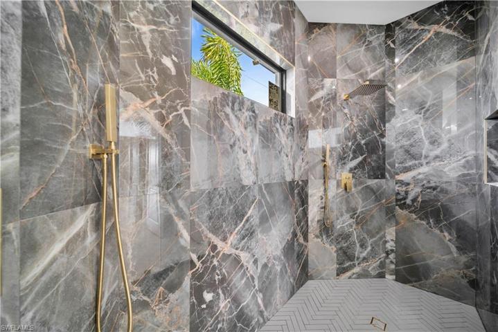10 NE 6th ST, CAPE CORAL FL 33909