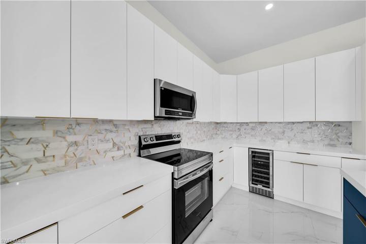 10 NE 6th ST, CAPE CORAL FL 33909