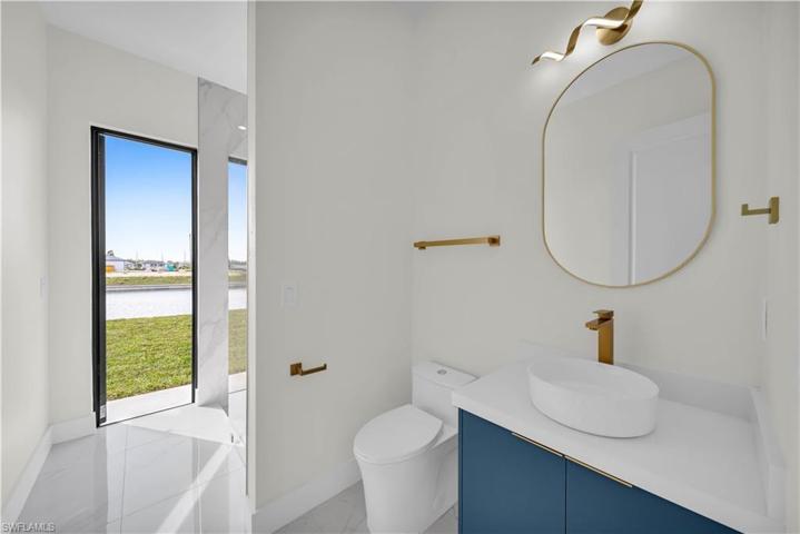 10 NE 6th ST, CAPE CORAL FL 33909