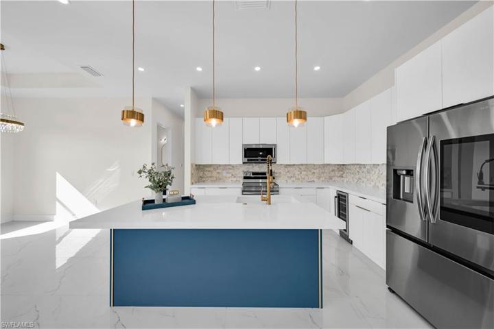 10 NE 6th ST, CAPE CORAL FL 33909
