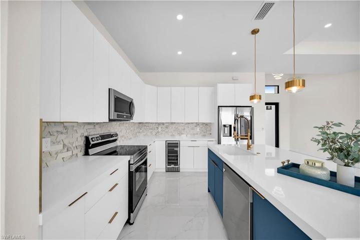 10 NE 6th ST, CAPE CORAL FL 33909