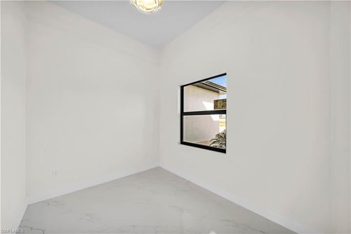 10 NE 6th ST, CAPE CORAL FL 33909