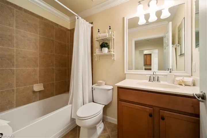 9832  Venezia  CIR, Naples, FL 34113
