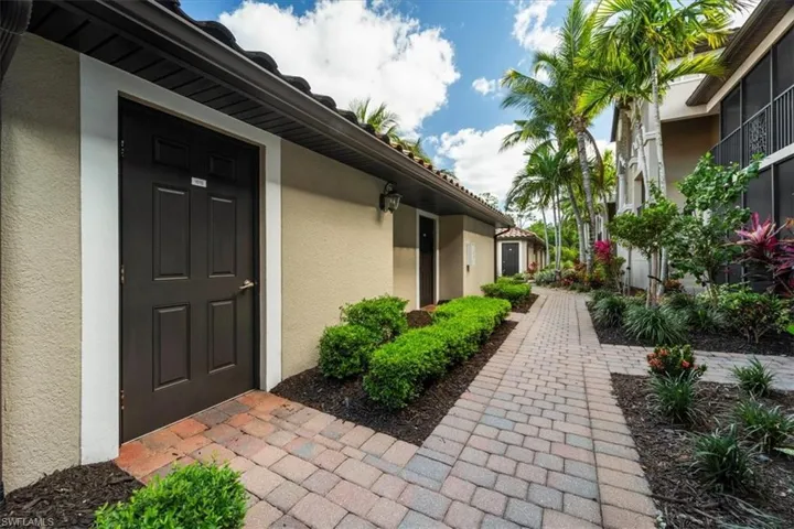 9832  Venezia  CIR, Naples, FL 34113