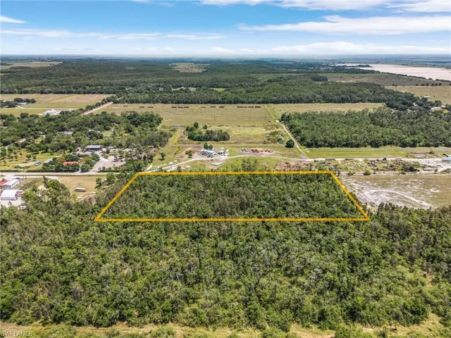 423  F  RD, Labelle, FL 33935
