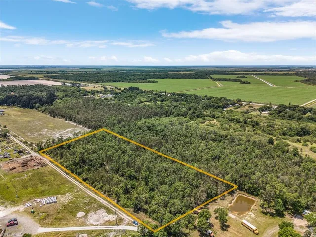 423  F  RD, Labelle, FL 33935