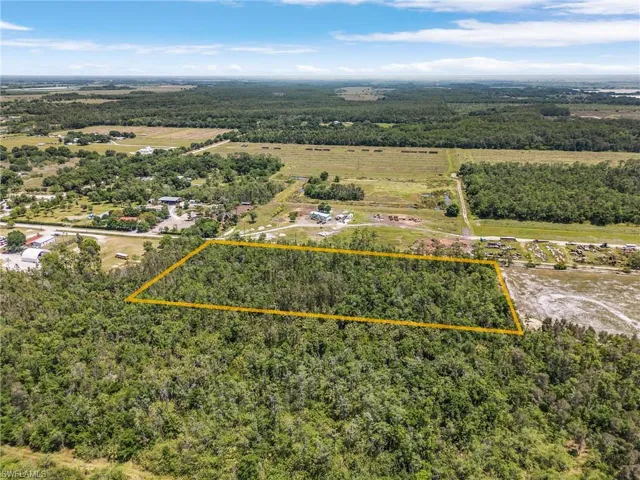 423  F  RD, Labelle, FL 33935