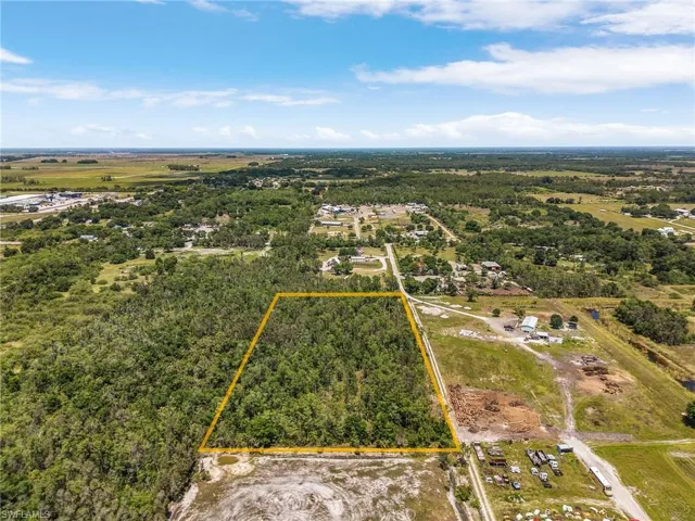 423  F  RD, Labelle, FL 33935