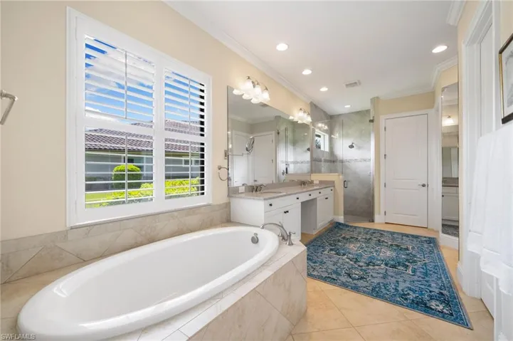 Primary bath un-suite
