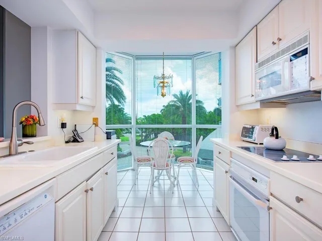 4255 Gulf Shore Blvd N 107, Naples, Florida 34103