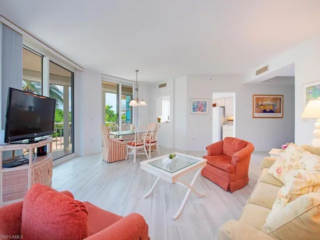 4255 Gulf Shore Blvd N 107, Naples, Florida 34103