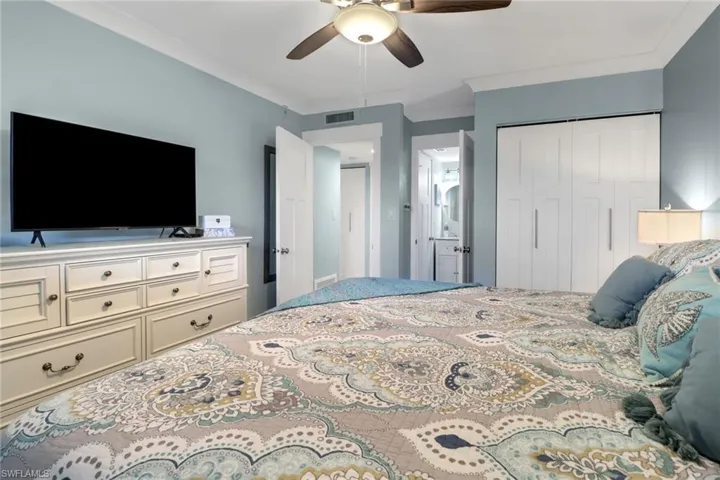 Bedroom featuring crown molding, a closet, and ceiling fan