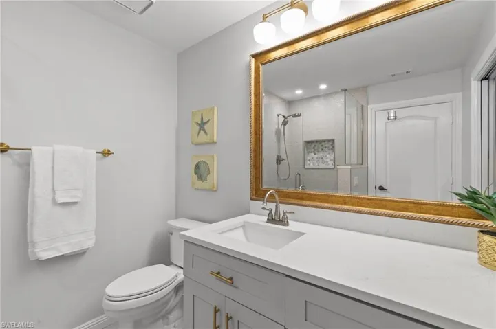 10170  Regent  CIR, Naples, FL 34109