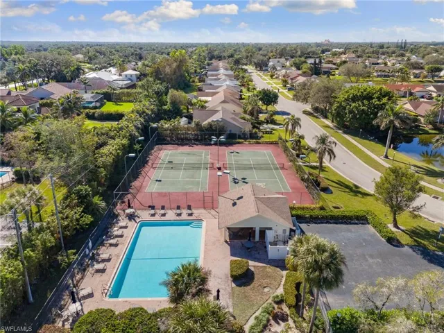 10170  Regent  CIR, Naples, FL 34109