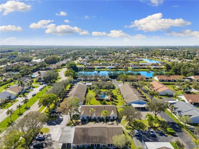 10170  Regent  CIR, Naples, FL 34109