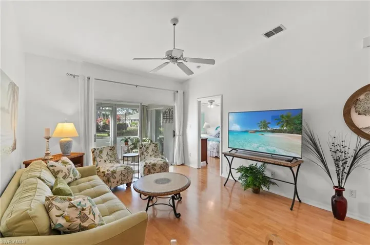 10170  Regent  CIR, Naples, FL 34109