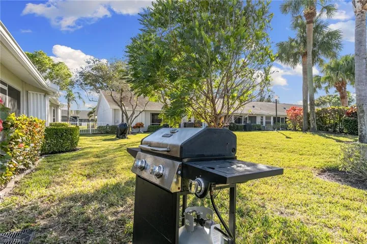 10170  Regent  CIR, Naples, FL 34109