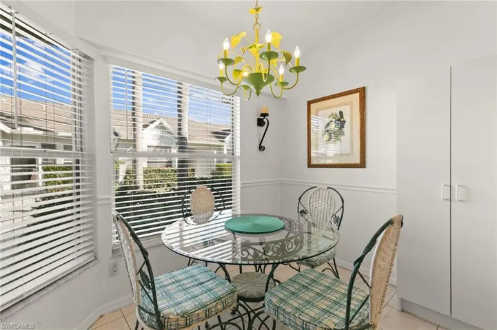 10170  Regent  CIR, Naples, FL 34109