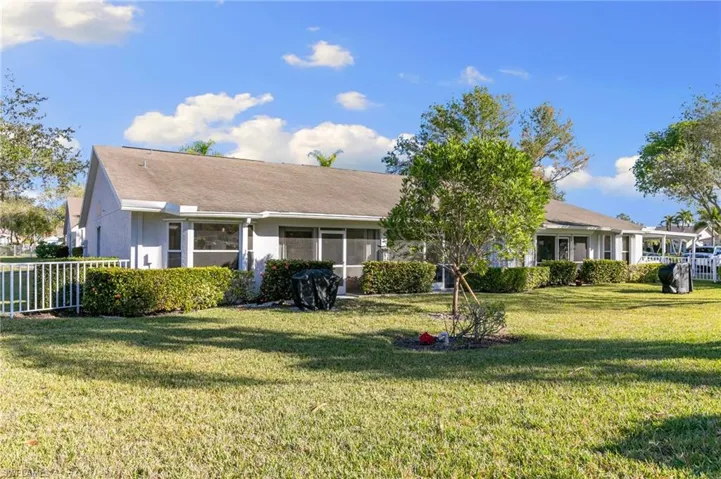 10170  Regent  CIR, Naples, FL 34109
