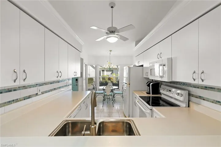 10170  Regent  CIR, Naples, FL 34109