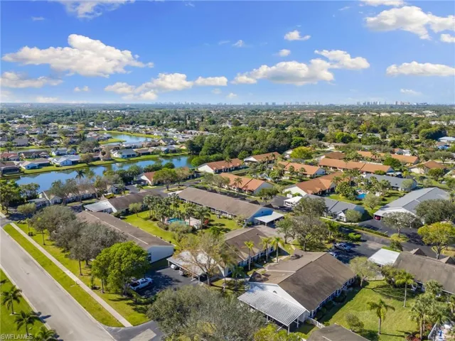 10170  Regent  CIR, Naples, FL 34109