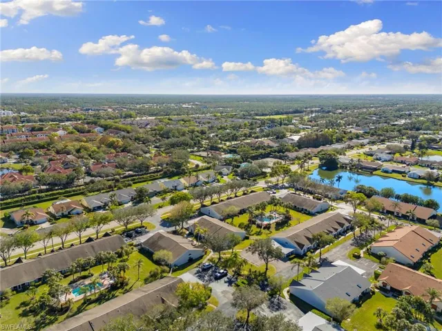 10170  Regent  CIR, Naples, FL 34109