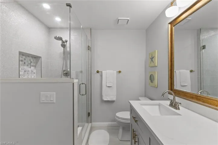 10170  Regent  CIR, Naples, FL 34109