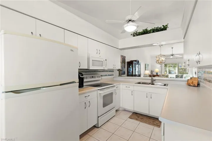 10170  Regent  CIR, Naples, FL 34109