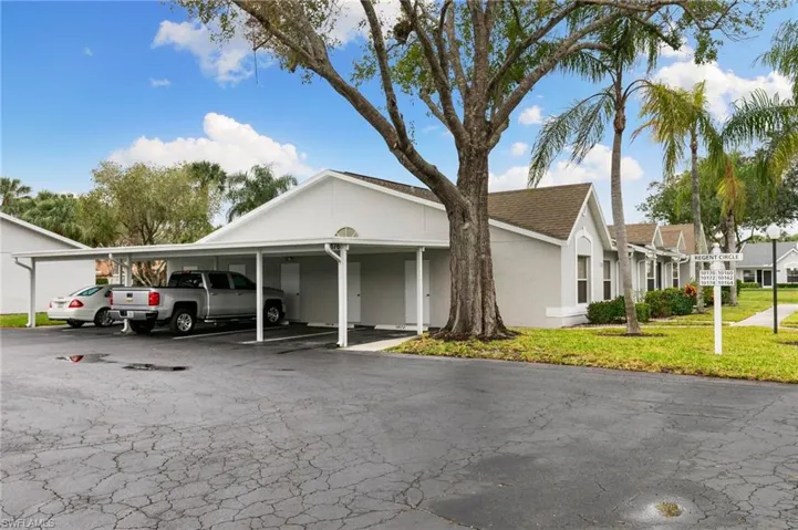 10170  Regent  CIR, Naples, FL 34109