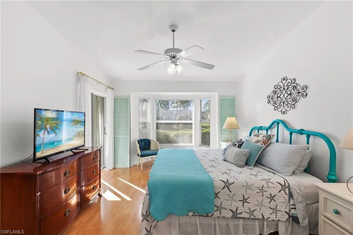 10170  Regent  CIR, Naples, FL 34109