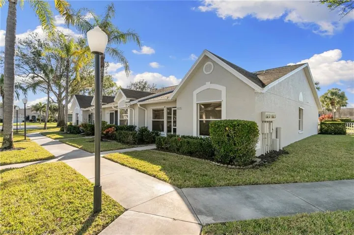 10170  Regent  CIR, Naples, FL 34109