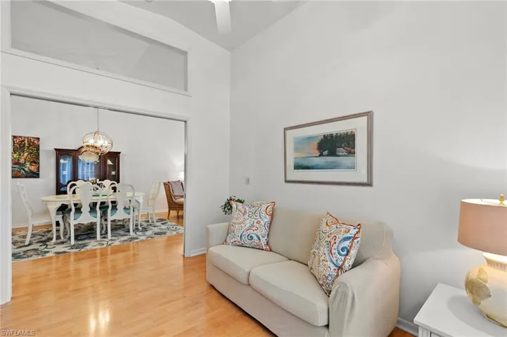 10170  Regent  CIR, Naples, FL 34109
