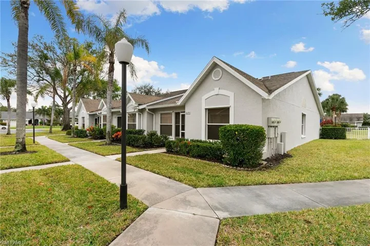 10170  Regent  CIR, Naples, FL 34109