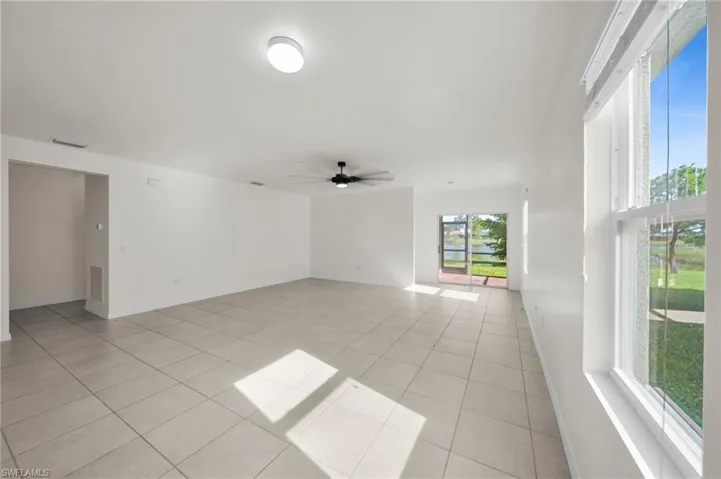Unfurnished room featuring a ceiling fan and light tile patterned floors