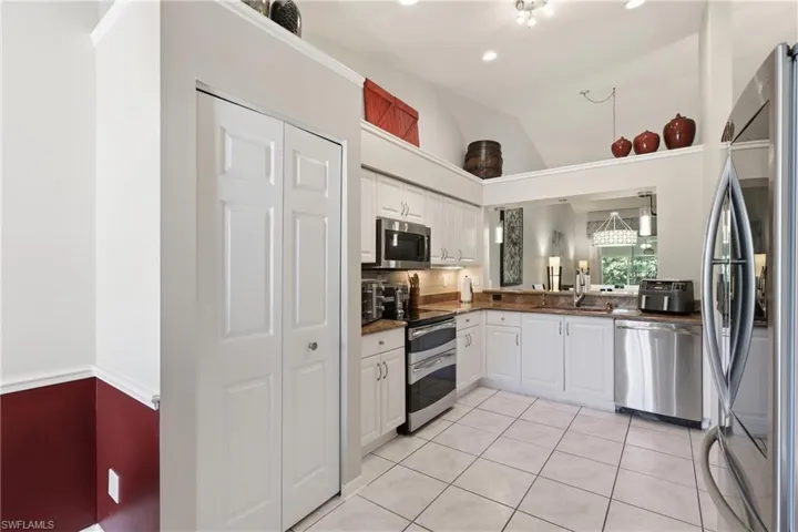 1768 Royal Cir 1402, Naples, Florida 34112
