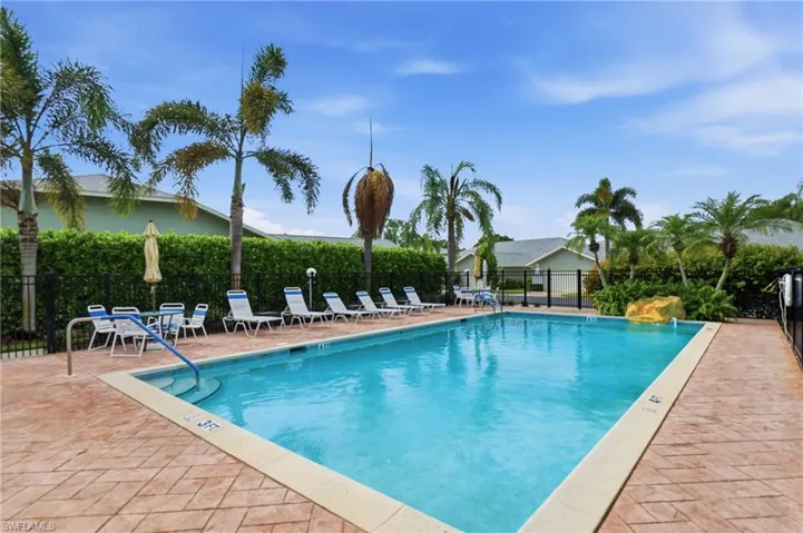 1768 Royal Cir 1402, Naples, Florida 34112