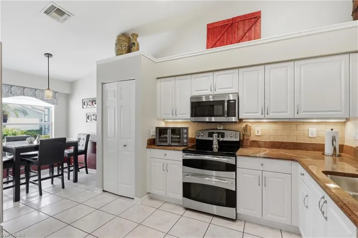 1768 Royal Cir 1402, Naples, Florida 34112