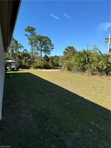 View of grassy yard