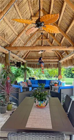 30' X 10' tiki hut