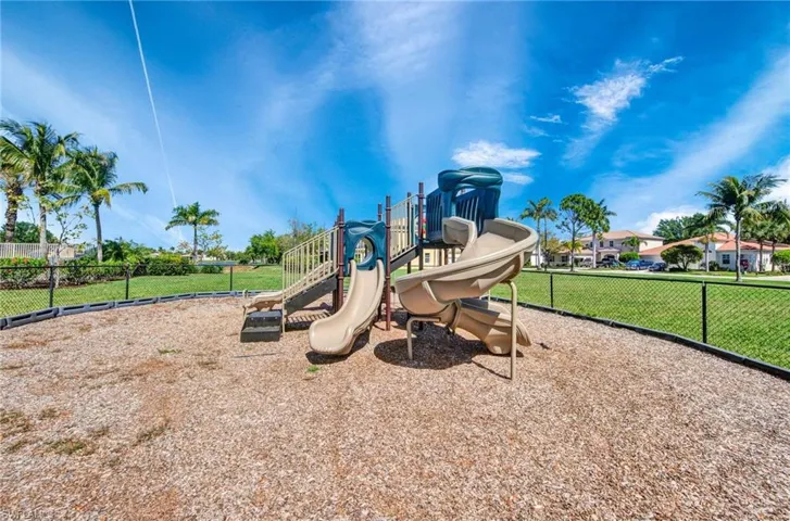 2537 Deerfield Lake Ct, Cape Coral, Florida 33909